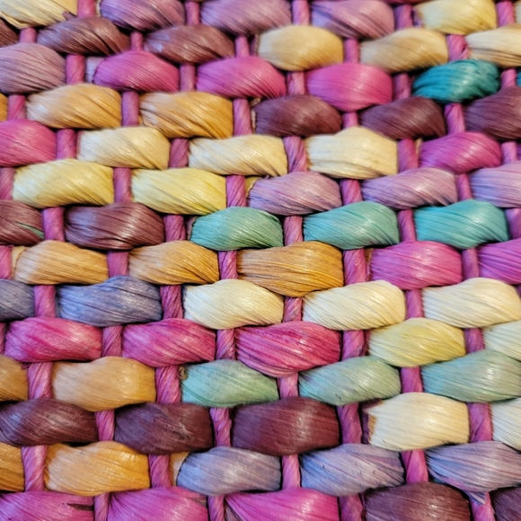 Lot of two purses: 1 beaded white clutch and 1 multicolored beach bag with strap - Picture 11 of 16